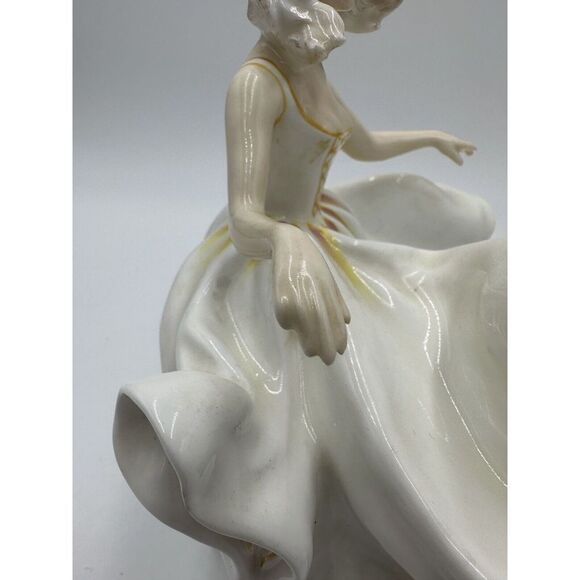 Royal Doulton Sweet Seventeen Figurine Porcelain HN 2734 Vintage England Lady - Picture 10 of 15
